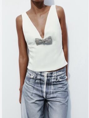 Forever 21 White Sleeveless Tank Top with Rhinestone Bow Size Medium NWT